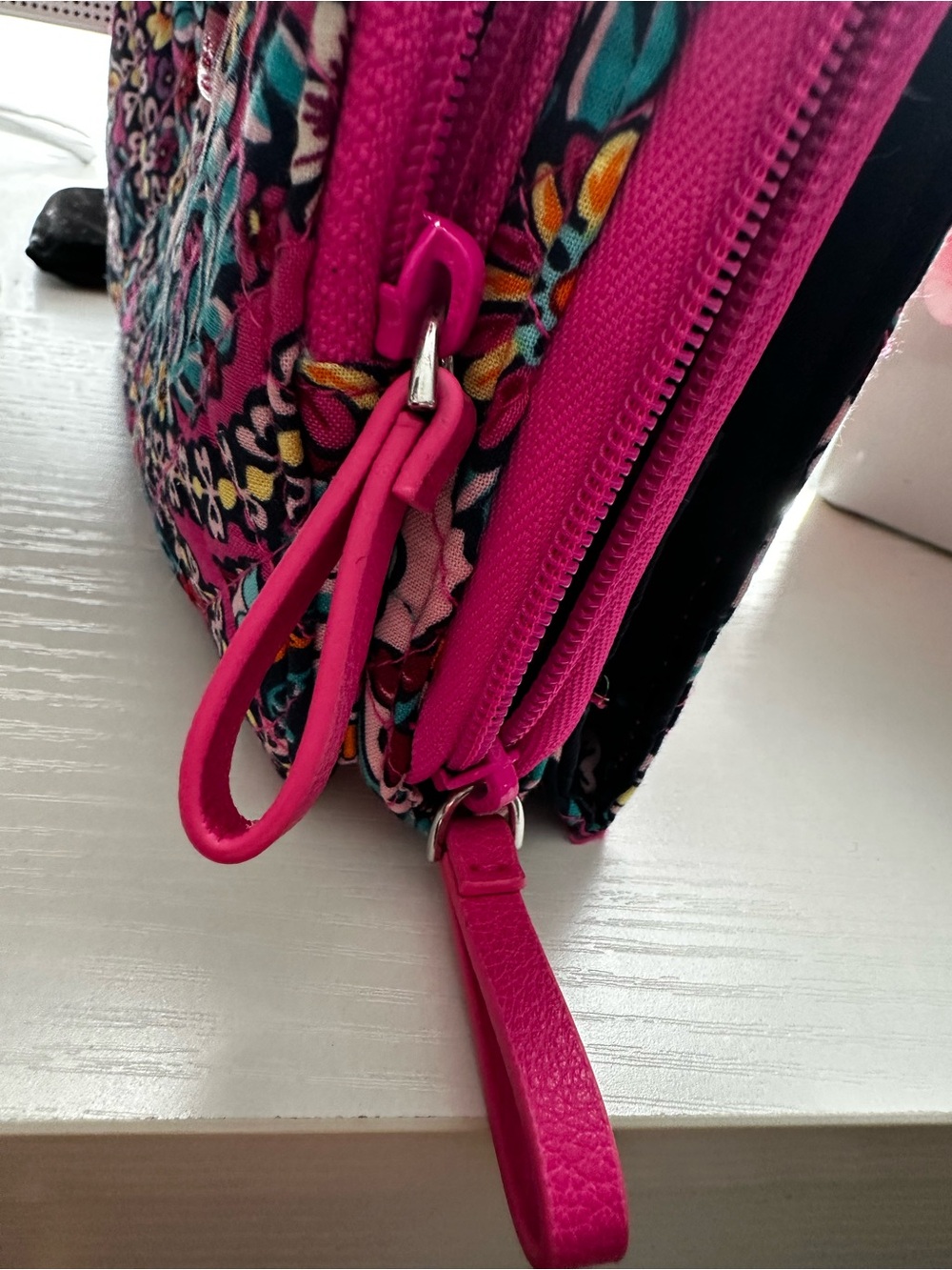 Deluxe Edition Vera Bradley Kaleidoscope RFID Wristlet Crossbody - Picture 5 of 14